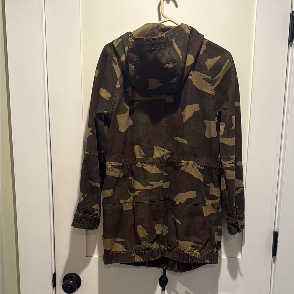 Levi’s Camouflage Hooded Jacket - Picture 7 of 9